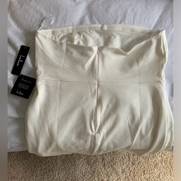 Lulus Brand new Strapless, stretchy, white dress. Super cute just too large. - Picture 3 of 3